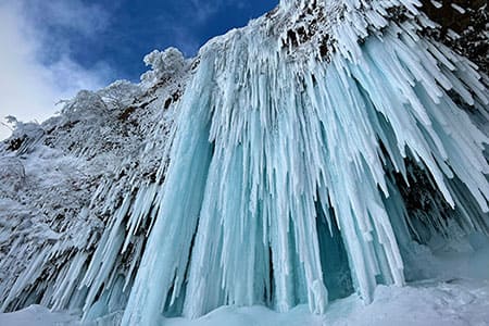 Image: 冰瀑雪地旅行